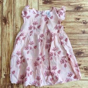 Cute 2pc girls floral dress, comes with matching bloomers. 18mo